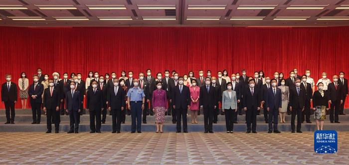 習近平會見香港特別行政區(qū)行政、立法、司法機關負責人