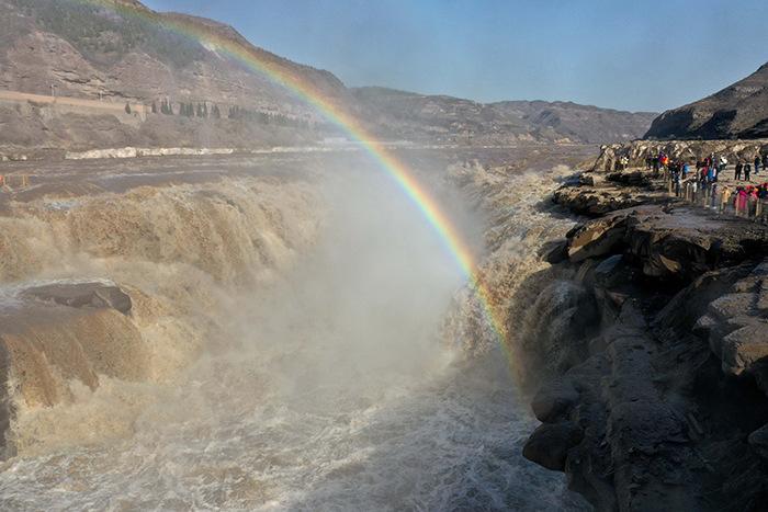 壺口瀑布再現(xiàn)壯美瀑布群景觀