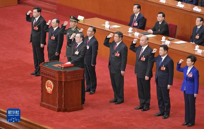 國務院副總理、國務委員、秘書長進行憲法宣誓