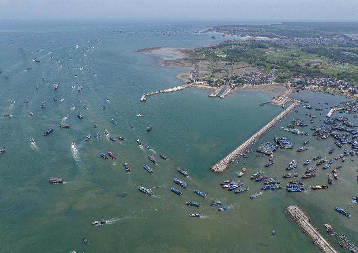 海南萬艘漁船出港“耕?！?>
     <p>海南萬艘漁船出港“耕海”</p>
</a><a href=