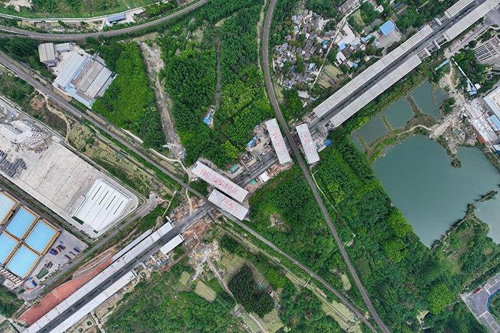 總重7.6萬噸！4座高速公路橋梁同步完成轉(zhuǎn)體