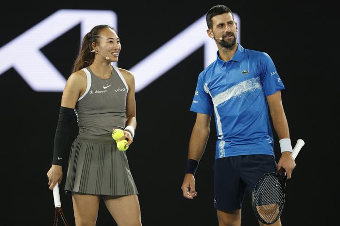 夢(mèng)幻聯(lián)動(dòng)！鄭欽文搭檔德約出戰(zhàn)澳網(wǎng)表演賽