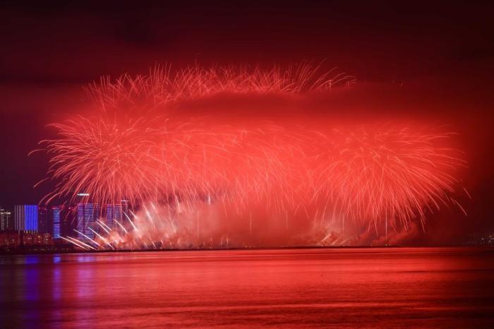 ?？谠鼰熁ㄍ頃c亮夜空