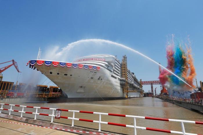 第二艘國產(chǎn)大型郵輪“愛達(dá)·花城號”實(shí)現(xiàn)塢內(nèi)起浮