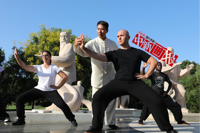 “China Travel”持續(xù)火熱 老外在中國越來越會(huì)玩了