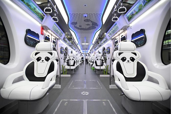 國內(nèi)首列“熊貓主題”跨座式單軌列車亮相重慶