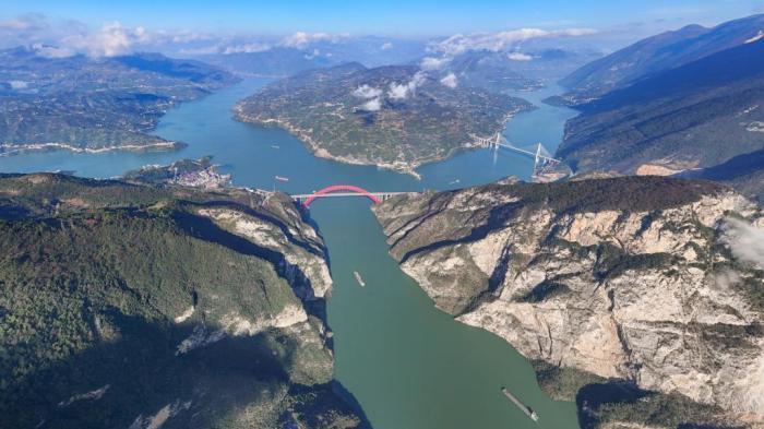 三峽庫區(qū)：高峽平湖 百舸爭(zhēng)流