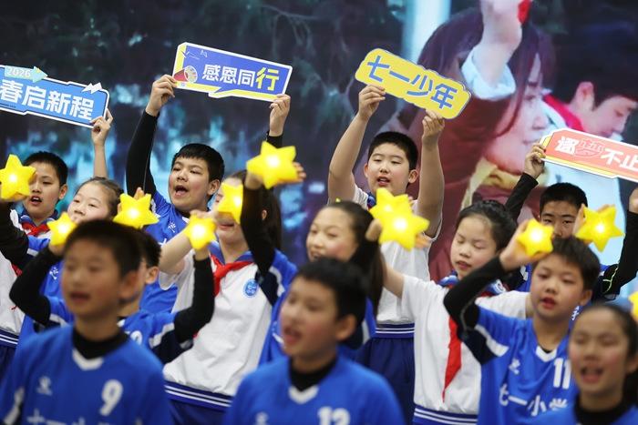 校園模式開啟 多地中小學(xué)生迎來新學(xué)期