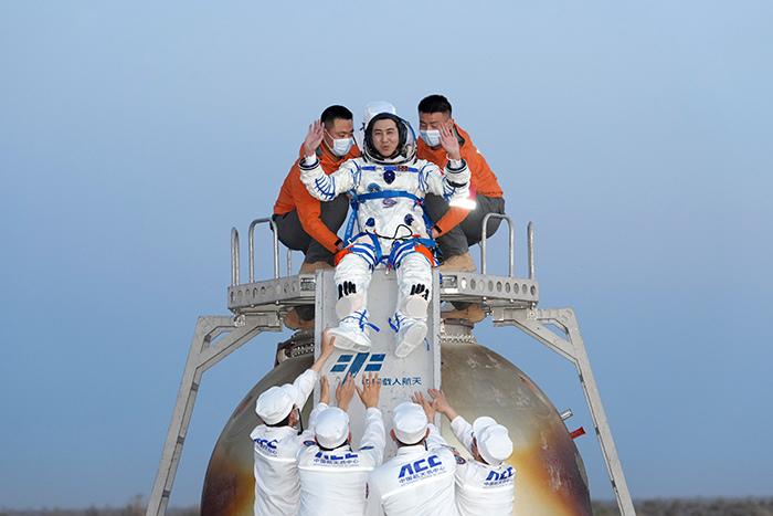 神舟二十一號航天員凱旋