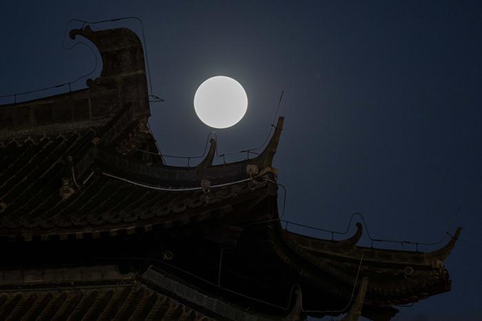2026年度最小滿月“藍月亮”現(xiàn)身夜空