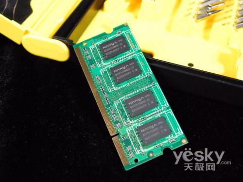 (li��n)��������С�w�ePC��IdeaCentre Q110�u�y