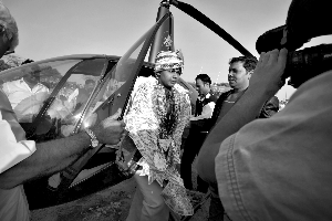 2��18����ӡ���µ���ǽ����r(n��ng)�����ɿ��Ƞ�����ӭ�H��ֱ���C(j��)�������������ϒ������nƱ���ɵĻ��h(hu��n)��