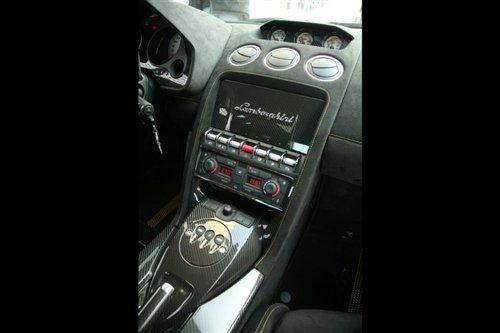 ��ŭ�Ĺ�ţ ԇ�{�m������Superleggera ��܇֮��