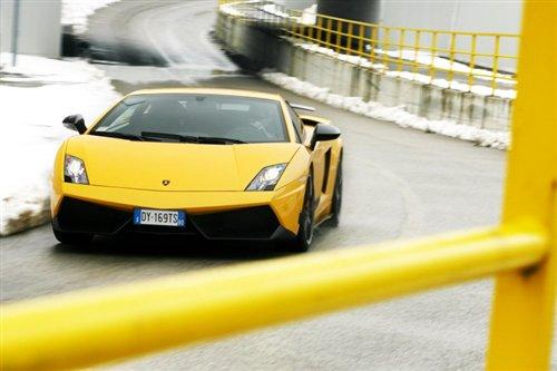 ��ŭ�Ĺ�ţ ԇ�{�m������Superleggera ��܇֮��