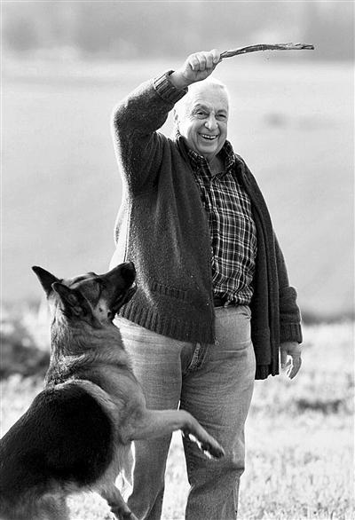 2001��1��20�գ���ɫ���ϲ�����(d��ng)�r(sh��)�鿂�����x�˵�ɳ��?ji��n)��Լ��r(n��ng)��(ch��ng)�c��Ȯ�ґ����Y�ψDƬ