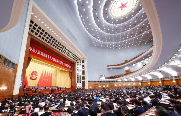 “兩高”報告談懲治網(wǎng)絡犯罪：規(guī)范直播帶貨，從嚴追訴誹謗