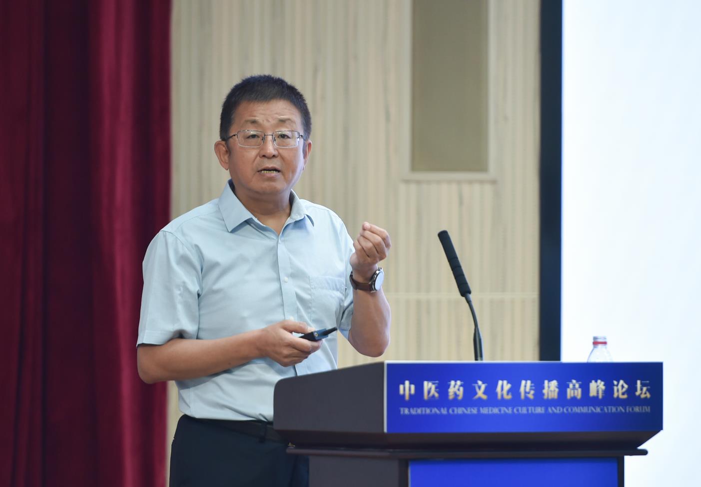 中國中醫(yī)科學院原院長、首席研究員、中國非物質(zhì)文化遺產(chǎn)保護協(xié)會副會長兼中醫(yī)藥委員會會長曹洪欣發(fā)表主旨演講。