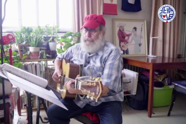 自彈自唱，我把中國唱給你聽