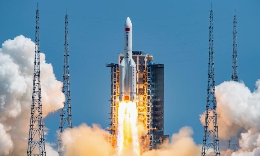 十年鏗鏘步，中國新坐標(biāo)<p>以非凡十年的奮進(jìn)征程為縱軸，以時代先鋒的擔(dān)當(dāng)作為為橫軸，立于新時代中國的現(xiàn)實原點，來路星光燦燦，今朝群英堂堂。<p>