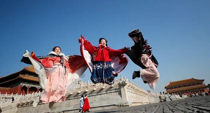 國(guó)潮俘獲“Z世代”，中國(guó)人審美旨趣向內(nèi)看