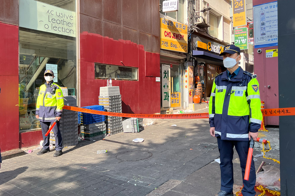 韓國梨泰院踩踏事故現(xiàn)場(chǎng)依舊封鎖