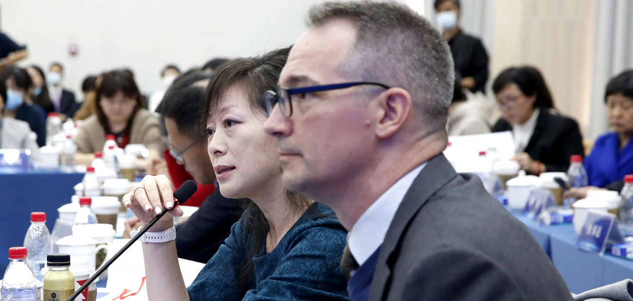 中國擴(kuò)大高水平開放決心不變 外企稱更看好中國市場(chǎng)<p>    企業(yè)代表表示，通過聆聽圓桌會(huì)關(guān)于黨的二十大報(bào)告的詳細(xì)解讀，對(duì)于報(bào)告重點(diǎn)內(nèi)容有了更深入更全面的掌握和理解，更加提振了在華投資的信心。<p>