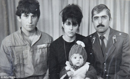 波士頓爆炸案嫌犯曾領(lǐng)救濟(jì)券妻每周工作80小時