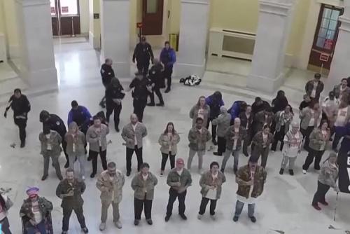 美退伍軍人抗議 要求結(jié)束對(duì)伊朗軍事行動(dòng)