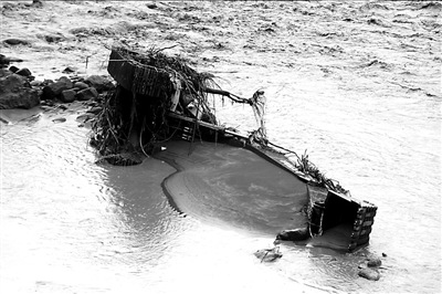 云南彝良地震災區(qū)暴雨引發(fā)泥石流致63人受傷