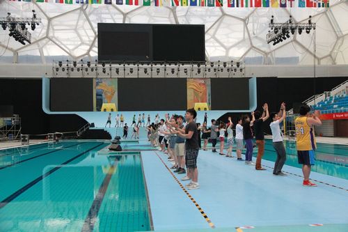 “水立方杯”華裔青少年中文歌賽頒獎(jiǎng)典禮進(jìn)行彩排