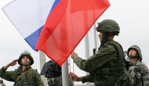 中俄兩軍飛行員開始聯(lián)合飛行熟悉環(huán)境偵查地形