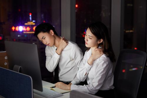 久坐傷身！中醫(yī)教你三組動作緩解肩頸疲勞
