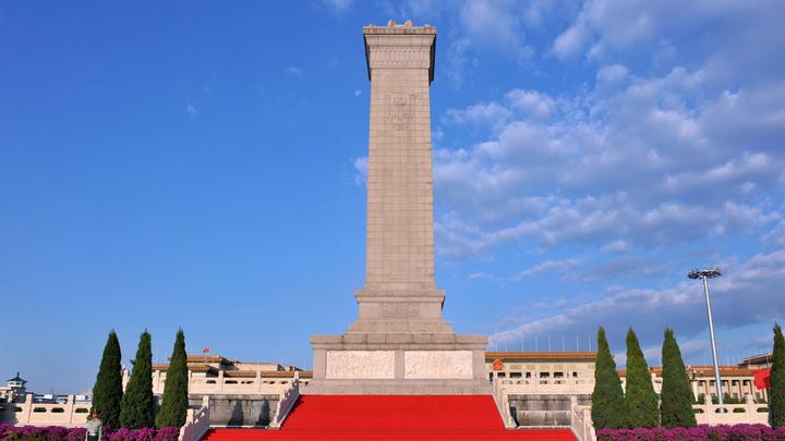 烈士紀(jì)念日向人民英雄敬獻(xiàn)花籃儀式