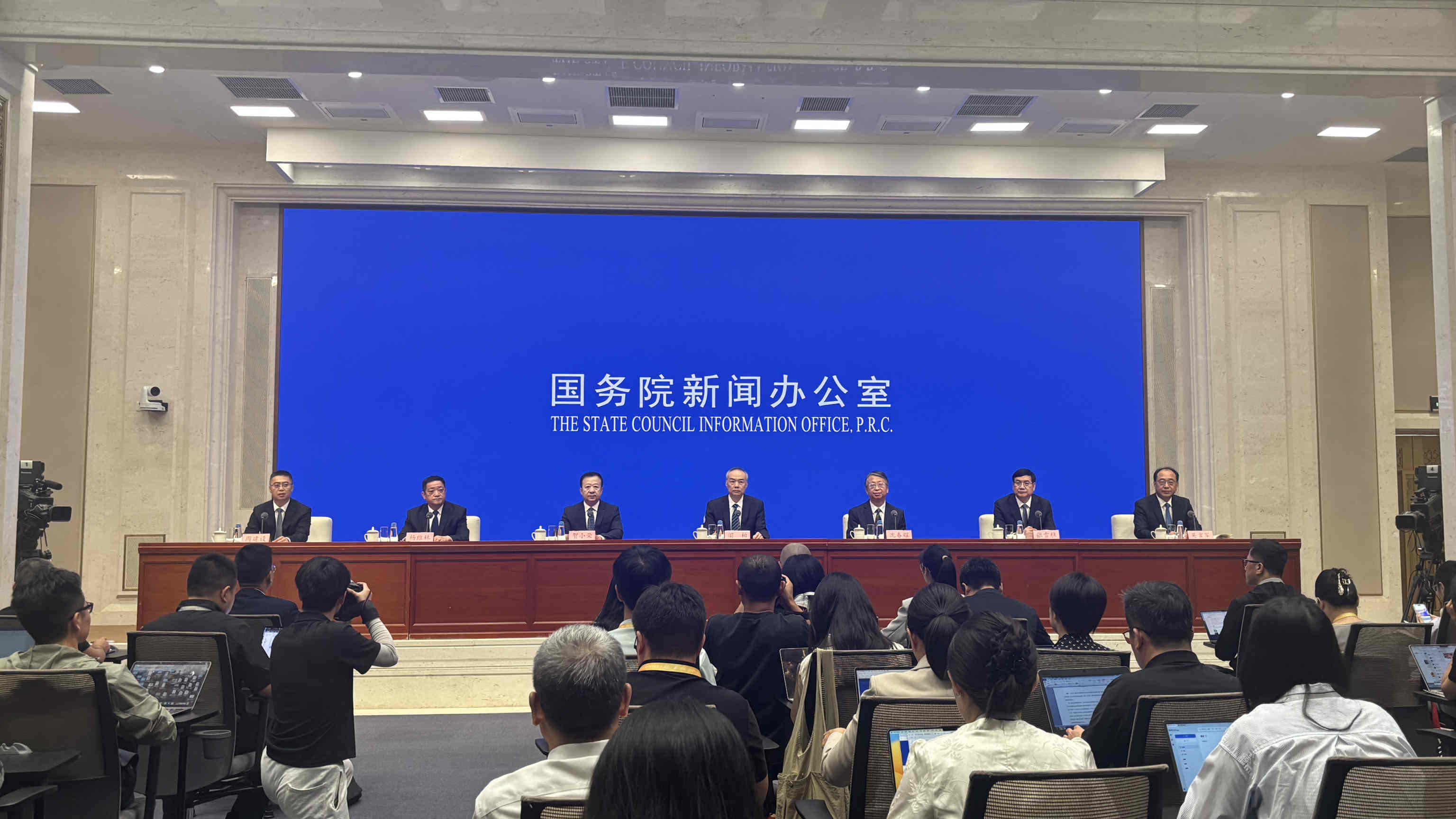 國(guó)新辦舉行介紹“十四五”時(shí)期堅(jiān)定不移走中國(guó)特色社會(huì)主義法治道路有關(guān)情況發(fā)布會(huì)