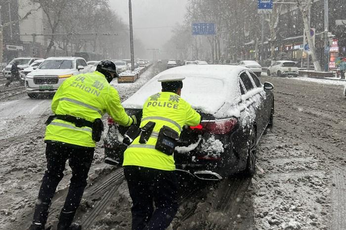 積雪深度超15厘米！濟(jì)南發(fā)布暴雪紅色預(yù)警