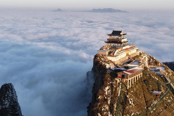 四川萬源八臺山云海、日出、佛光、雪景同框