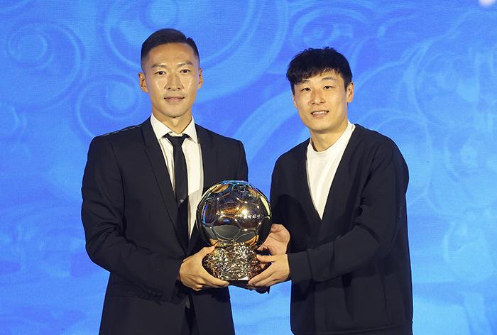 吳曦獲得中國金球獎