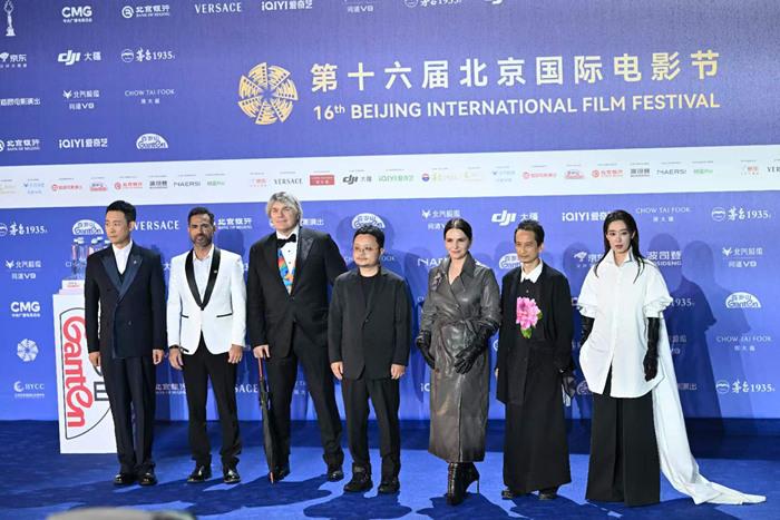 第十六屆北京國(guó)際電影節(jié)開(kāi)幕入場(chǎng)儀式舉行